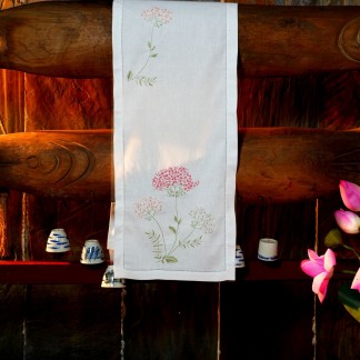 Table runner - Hydrangea flower embroidery